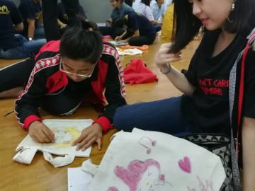 อาสาสมัครลงลายกระเป๋าผ้า เพื่องานพัฒนาเด็กด้อยโอกาส 23 มิ.ย.  Volunteer to Paint Bag to support Child Development in Thailand June, 23, 19  ณ ห้องสมุดประชาชนกทม. ซอยพระนาง อนุสาวรีย์ชัยสมรภูมิ @People Library, Victory Monument